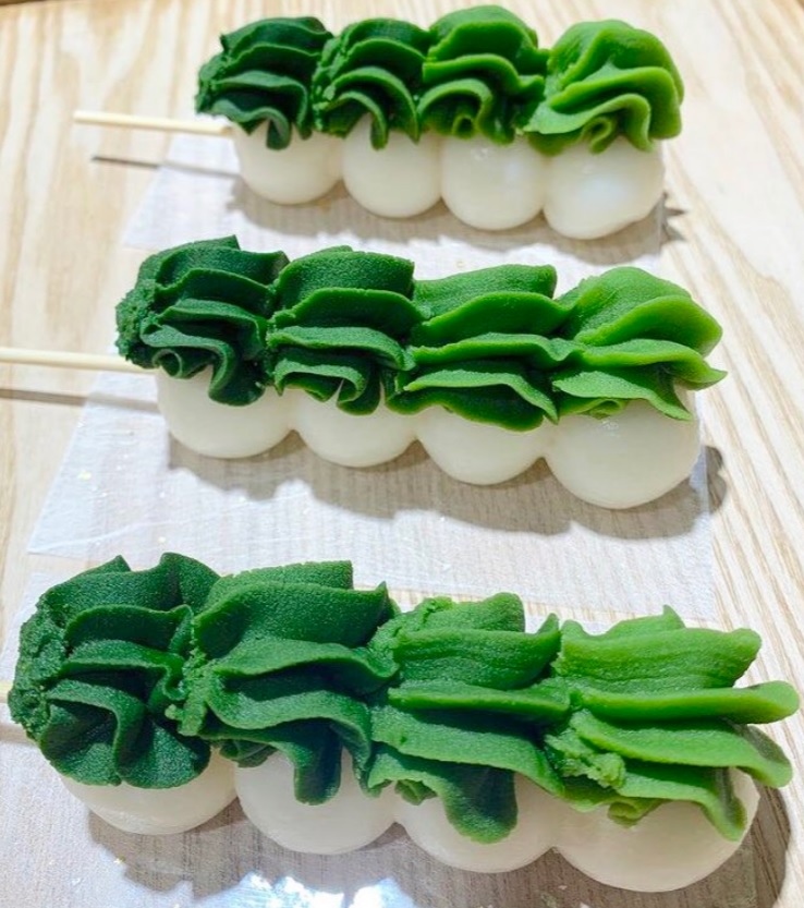 極上のスイーツ 東京都浅草駅近くにあるお店 壽々喜園 の 4種の抹茶餡だんご