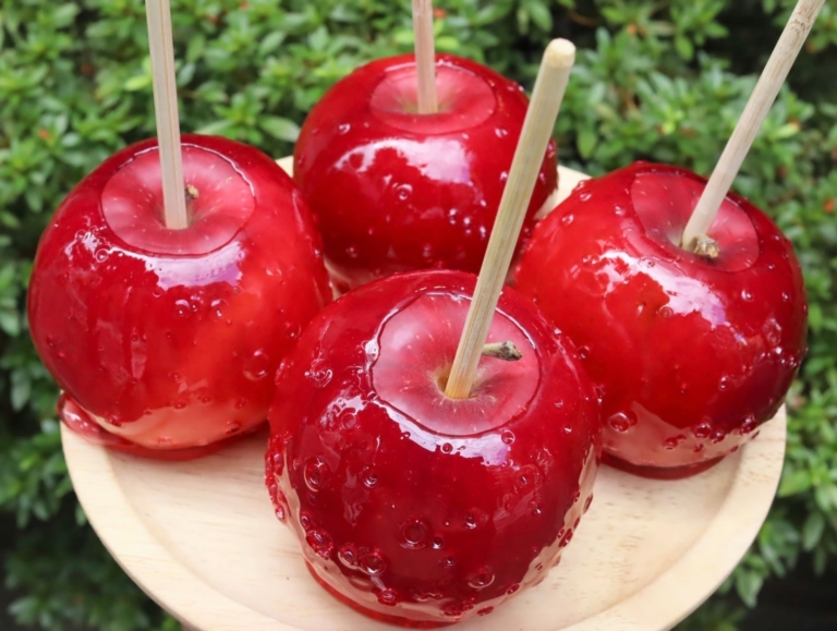 極上のスイーツ 神奈川県横浜駅近くにあるりんご飴専門店「candy apple」の本格的な「りんご飴」