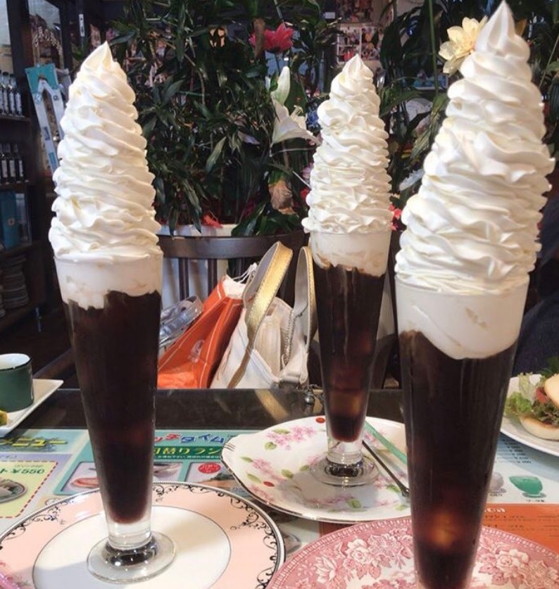 極上のスイーツ 愛知県名古屋市中村区にあるお店 喫茶ツヅキ の アイスウィンナーコーヒー