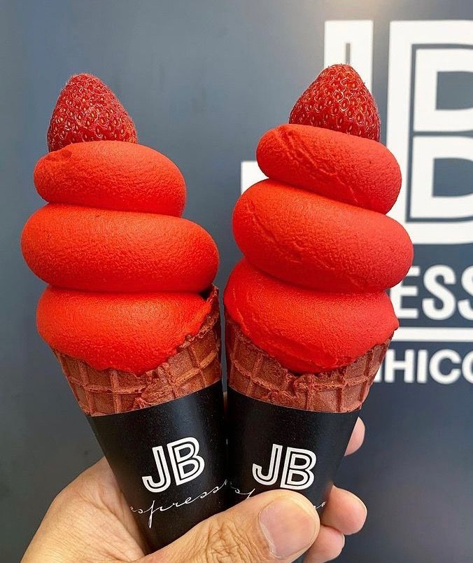 極上のスイーツ 北海道札幌市新道東駅近くにある Jb Espresso Morihico の ソフトクリームストロベリー