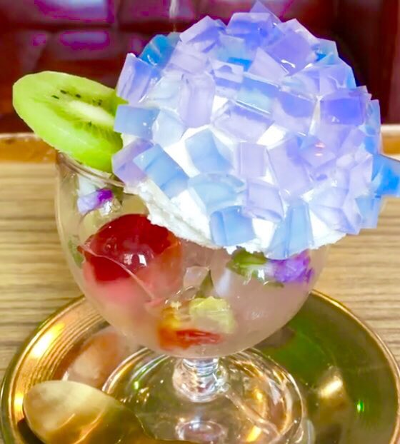 極上のスイーツ 兵庫県神戸市みなと元町駅近くにある カフェデアゲンダ の 紫陽花のクレームダンジュ 極上のスイーツ 兵庫県神戸市みなと元町駅近くにある カフェデアゲンダ の 紫陽花のクレームダンジュ