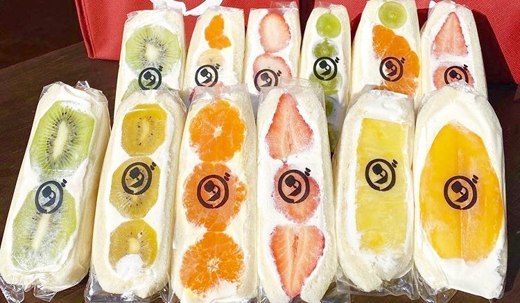 ダイワ・フルーツサンド移動販売・通販 (@daiwa358idouhanbai) • Instagram photos and videos ダイワフルーツサンド　ビッククッション　BIG いちご