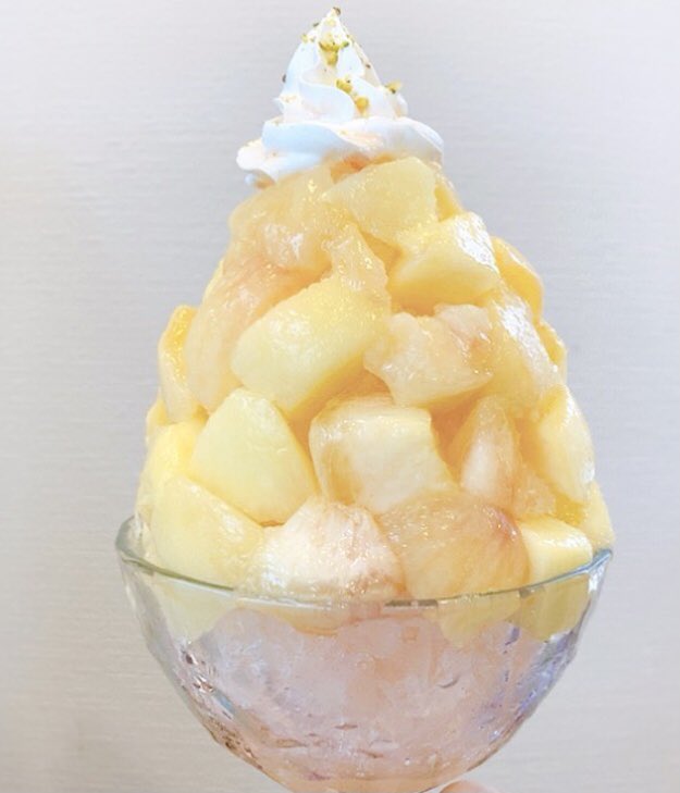 極上のスイーツ 大阪府京橋駅近くにあるお店 トルクーヘン の 桃パフェ と 桃農園のまるごと桃氷