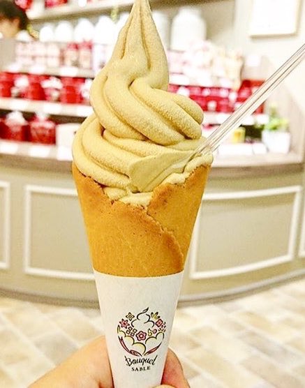 極上のスイーツ 東京都新宿駅近くにある紅茶専門店 ル サロン ド ニナス の ロイヤルミルクティーソフトクリーム