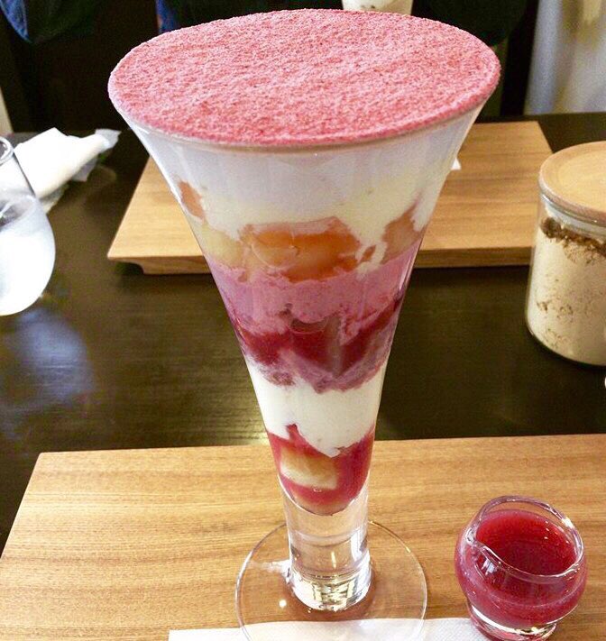 極上のスイーツ 京都や六本木にあるお店 吉祥菓寮 の 春摘み苺パフェ 極上のスイーツ 京都や六本木にあるお店 吉祥菓寮 の 春摘み苺パフェ
