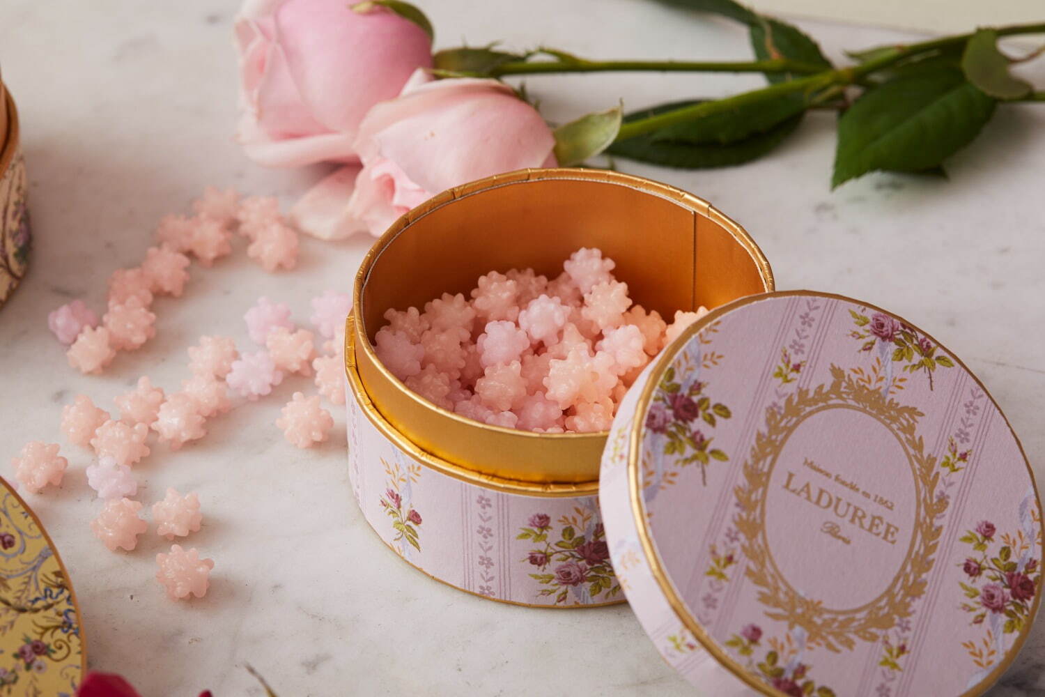 極上のスイーツ 10月1日よりラデュレから カラフルで美しい色彩の金平糖が新発売