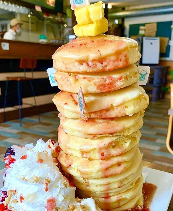 極上のスイーツ 福岡県北九州市守恒駅近くにあるお店 ライオンダンス の ホットケーキタワー10段